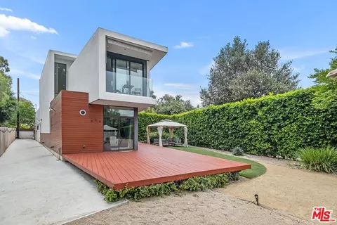 645 Pioneer Dr, Glendale, CA 91203