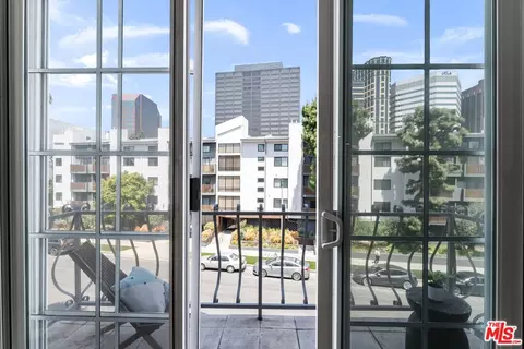 10960 Wellworth Ave #203, Los Angeles, CA 90024