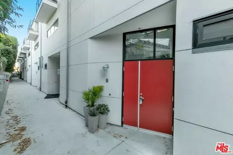 Exterior - 815 Hampton Dr #8, Venice, CA 90291 photo 1 of 1