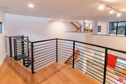 Entry Way - 815 Hampton Dr #8, Venice, CA 90291 photo 2 of 2