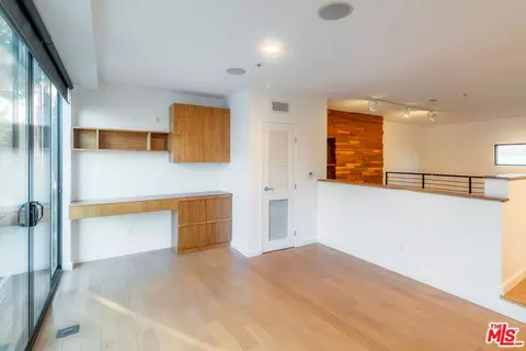 Living - 815 Hampton Dr #8, Venice, CA 90291 photo 3 of 5