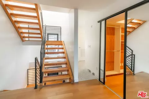 Entry Way - 815 Hampton Dr #8, Venice, CA 90291 photo 1 of 2
