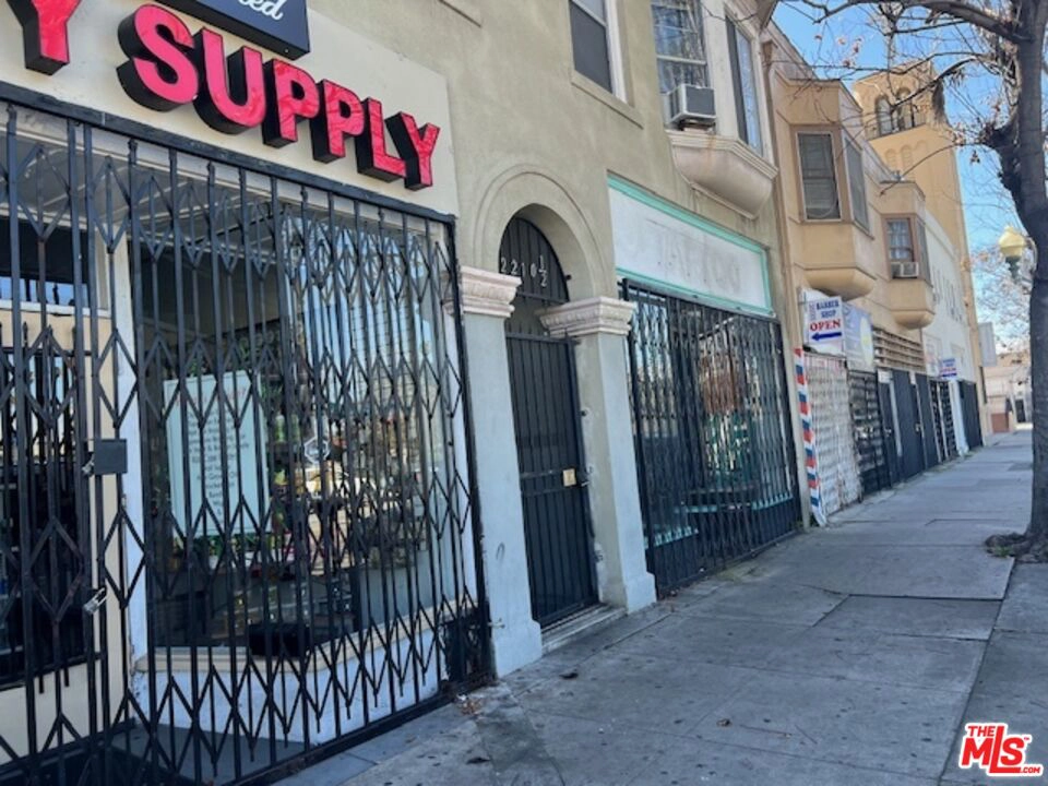 2216 W Jefferson Blvd  