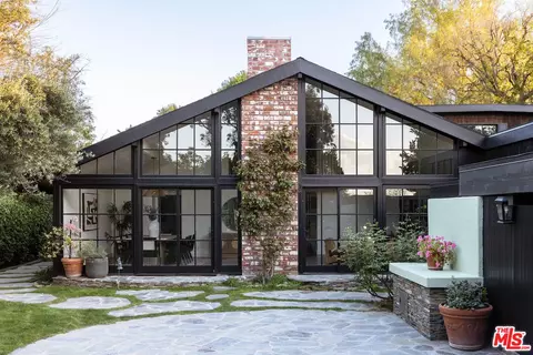 5000 Calvin Ave, Tarzana, CA 91356
