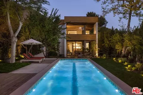 9818 Curwood Pl, Beverly Hills, CA 90210