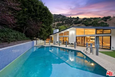 2055 N Beverly Dr, Beverly Hills, CA 90210