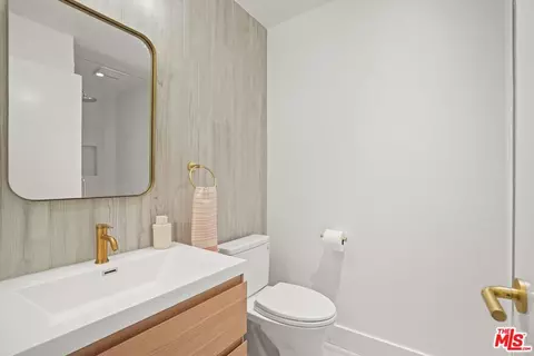 Bath - 7 Figaro, Irvine, CA 92606 photo 6 of 7