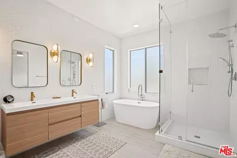 Bath - 7 Figaro, Irvine, CA 92606 photo 2 of 7