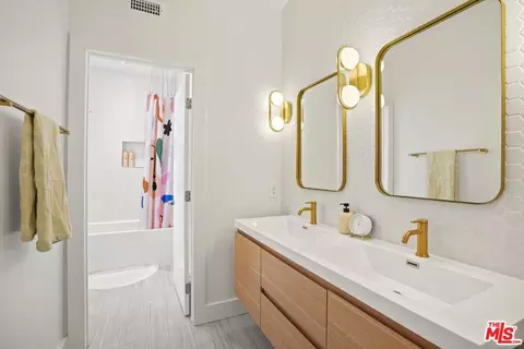 Bath - 7 Figaro, Irvine, CA 92606 photo 4 of 7