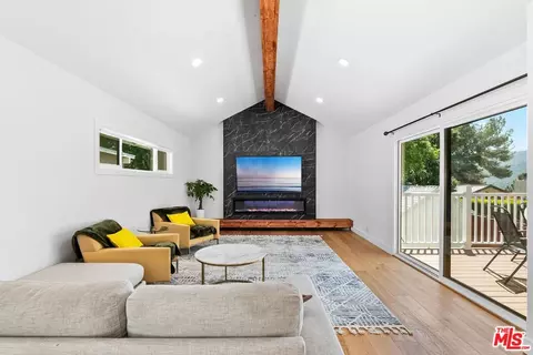 2918 Santa Carlotta St, La Crescenta, CA 91214