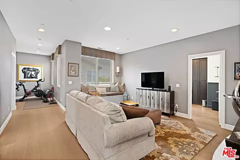 15121 Holiday Dr, Fontana, CA 92336 photo 25
