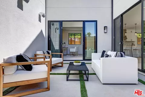 Exterior - 2103 Walnut Ave, Venice, CA 90291 photo 6 of 6