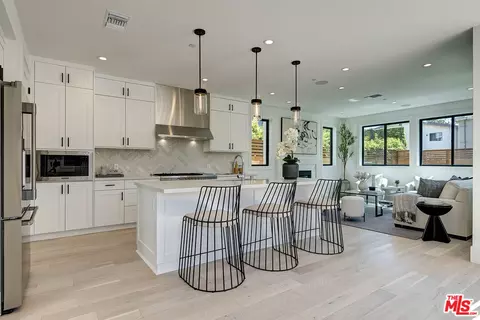 Kitchen - 2103 Walnut Ave, Venice, CA 90291 photo 2 of 5
