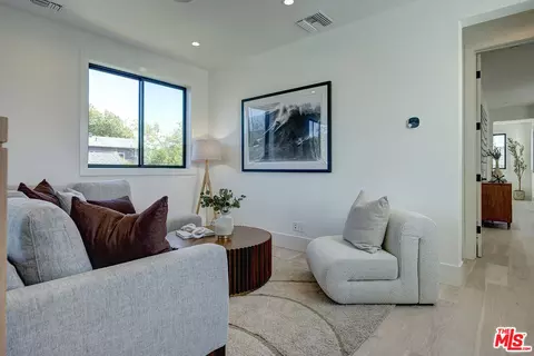 Other - 2103 Walnut Ave, Venice, CA 90291 photo 2 of 6