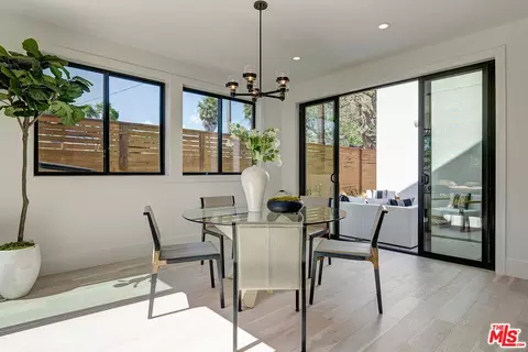 Dining - 2103 Walnut Ave, Venice, CA 90291 photo 3 of 3