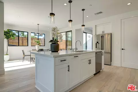 Kitchen - 2103 Walnut Ave, Venice, CA 90291 photo 3 of 5