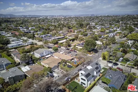 View/Area - 2103 Walnut Ave, Venice, CA 90291 photo 1 of 1