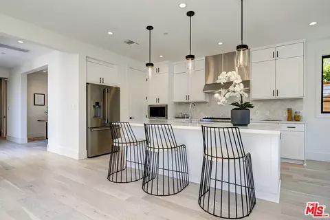 Kitchen - 2103 Walnut Ave, Venice, CA 90291 photo 1 of 5