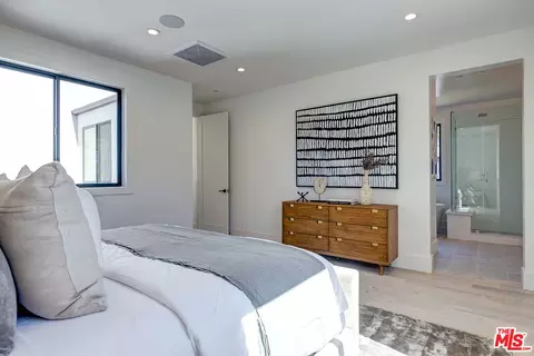 Bedroom - 2103 Walnut Ave, Venice, CA 90291 photo 5 of 5