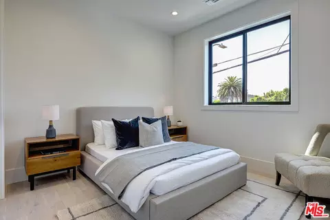 Bedroom - 2103 Walnut Ave, Venice, CA 90291 photo 2 of 5