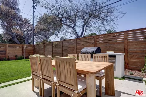 Exterior - 2103 Walnut Ave, Venice, CA 90291 photo 4 of 6