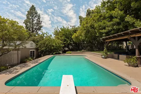 Exterior - 2085 E Altadena Dr, Altadena, CA 91001 photo 5 of 14