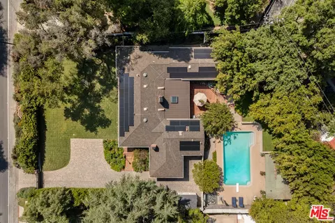 View/Area - 2085 E Altadena Dr, Altadena, CA 91001 photo 1 of 3