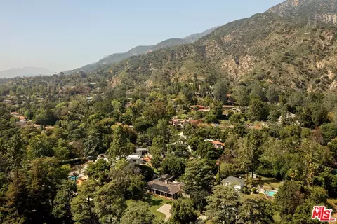 View/Area - 2085 E Altadena Dr, Altadena, CA 91001 photo 2 of 3