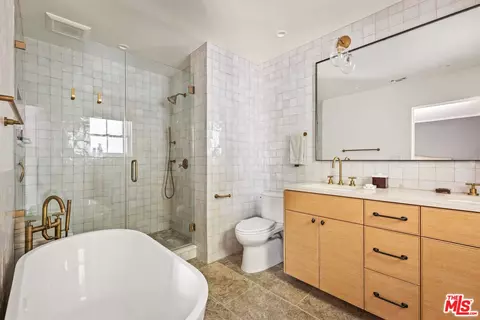 Bath - 2085 E Altadena Dr, Altadena, CA 91001 photo 1 of 4