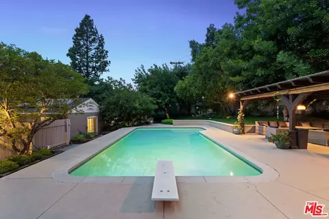 Exterior - 2085 E Altadena Dr, Altadena, CA 91001 photo 11 of 14