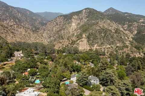 View/Area - 2085 E Altadena Dr, Altadena, CA 91001 photo 3 of 3