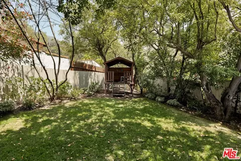 Exterior - 2085 E Altadena Dr, Altadena, CA 91001 photo 7 of 14