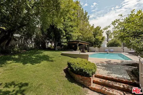 Exterior - 2085 E Altadena Dr, Altadena, CA 91001 photo 4 of 14