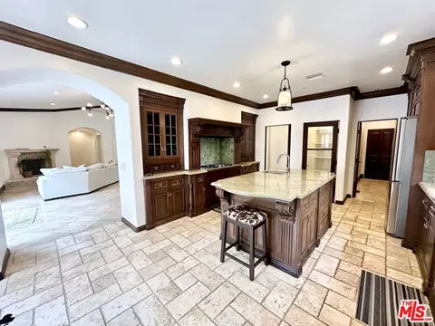 Kitchen - 4520 Libbit Ave, Encino, CA 91436 photo 5 of 6