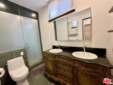 Bath - 4520 Libbit Ave, Encino, CA 91436 photo 7 of 7