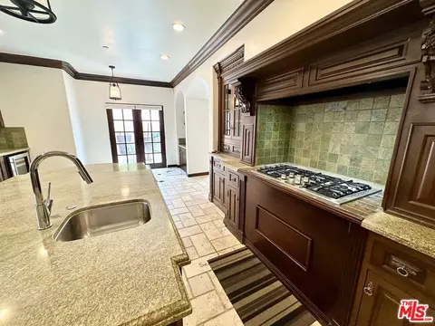 Kitchen - 4520 Libbit Ave, Encino, CA 91436 photo 4 of 6