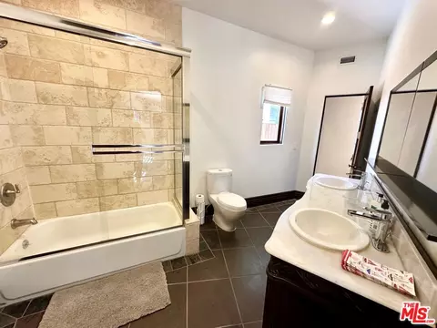 Bath - 4520 Libbit Ave, Encino, CA 91436 photo 3 of 7