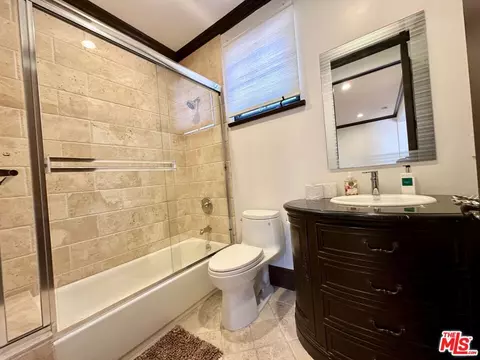 Bath - 4520 Libbit Ave, Encino, CA 91436 photo 1 of 7