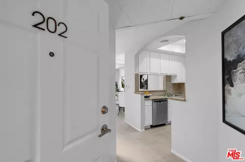 Other - 7236 Amigo Ave #202, Reseda, CA 91335 photo 1 of 5