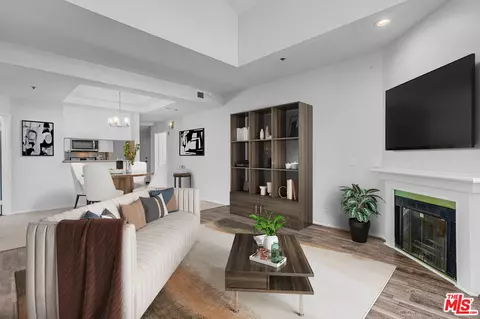 7236 Amigo Ave #202, Reseda, CA 91335