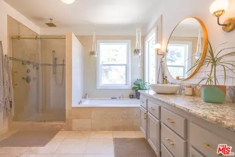 Bath - 31183 Cherry Dr, Castaic, CA 91384 photo 3 of 5