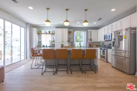 Kitchen - 31183 Cherry Dr, Castaic, CA 91384 photo 4 of 5