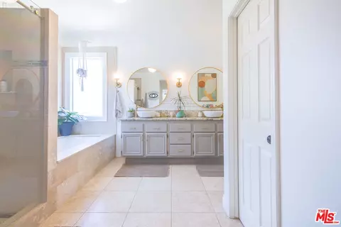 Bath - 31183 Cherry Dr, Castaic, CA 91384 photo 1 of 5
