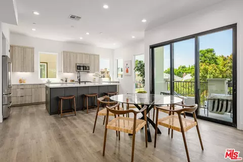 6124 Marbella Pl, Los Angeles, CA 90038