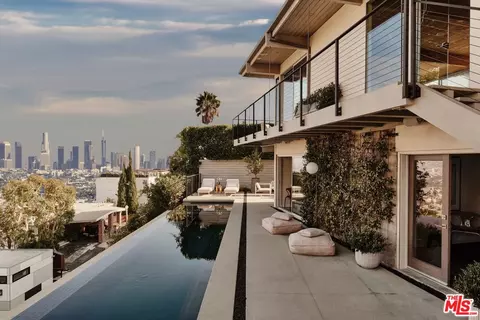 8521 W Hollywood Blvd, Los Angeles, CA 90069
