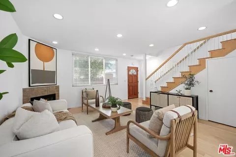 1527 Berkeley St #5, Santa Monica, CA 90404