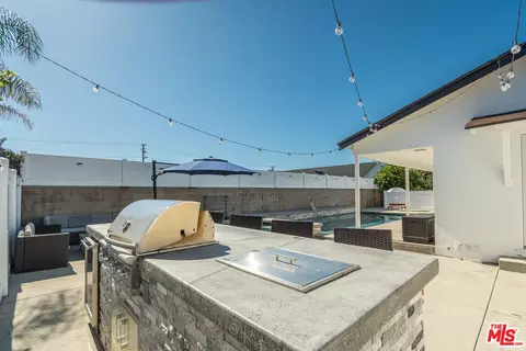 Exterior - 11532 Samoline Ave, Downey, CA 90241 photo 10 of 12