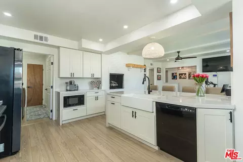 Kitchen - 11532 Samoline Ave, Downey, CA 90241 photo 6 of 7
