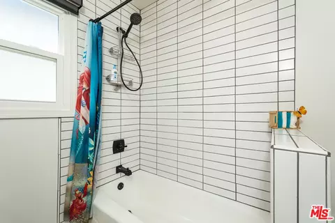 Bath - 11532 Samoline Ave, Downey, CA 90241 photo 4 of 5