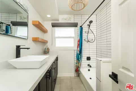 Bath - 11532 Samoline Ave, Downey, CA 90241 photo 3 of 5